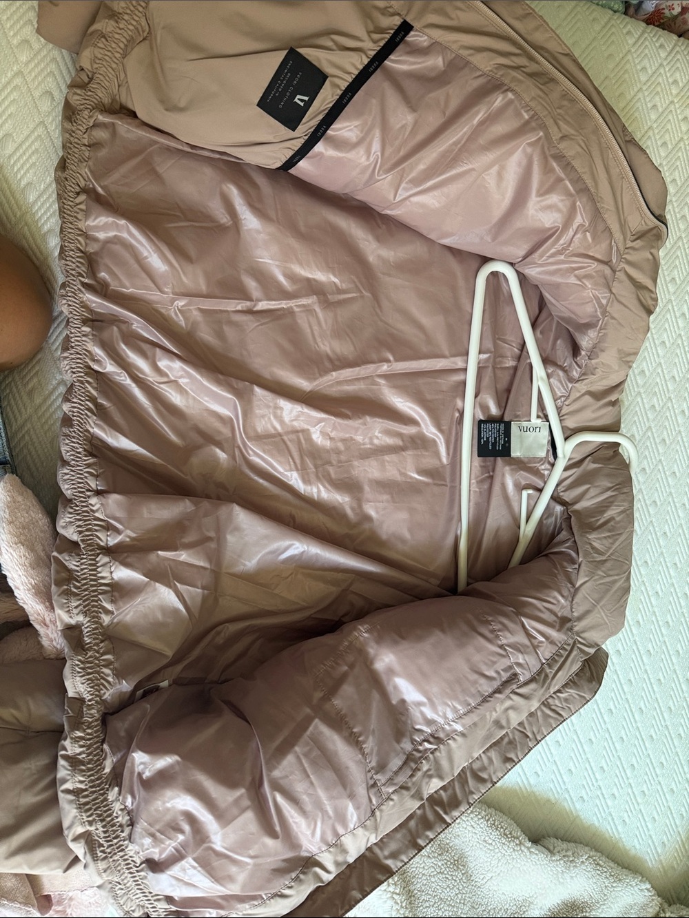 Vuori Women's Taupe-Light Puffer Jacket - Picture 3 of 4